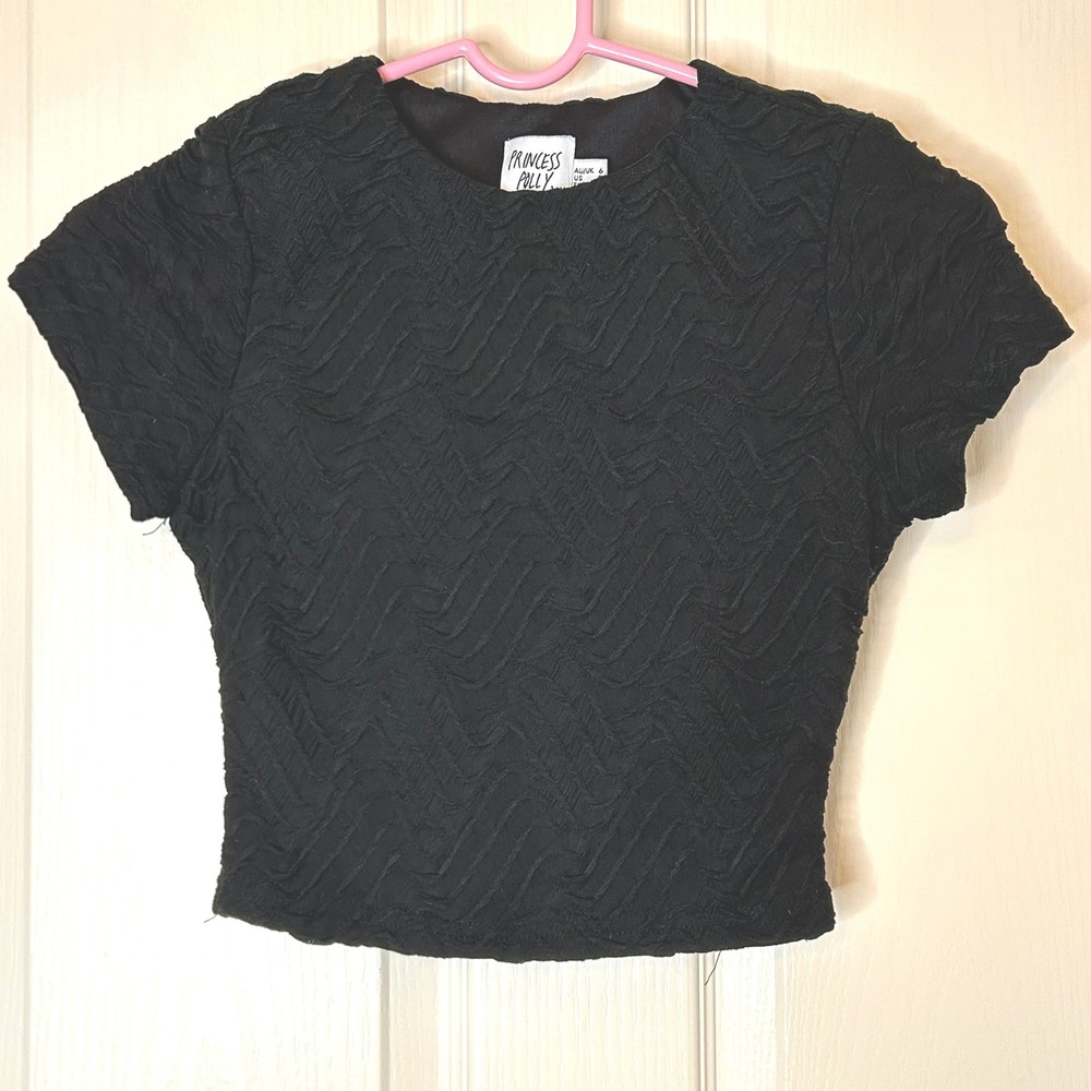 Princess Polly Black Textured Chevron Cropped Short Sleeve Top Women Size‎ 2